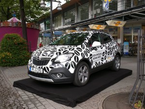 Außenpräsentation des Opel Mokka für das Autohaus Gerstel auf dem Oechslefest 2015